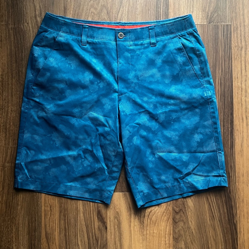 Under Armour blue golf shorts size 36